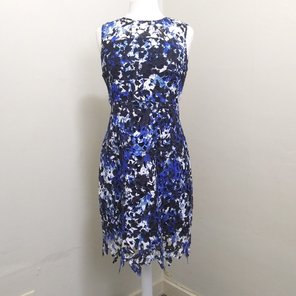 T Tahari Blue & White Laser Cut Floral Sheath Dress Size 6
